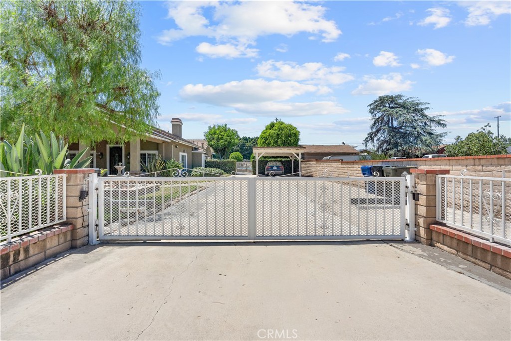 2032 South Helen