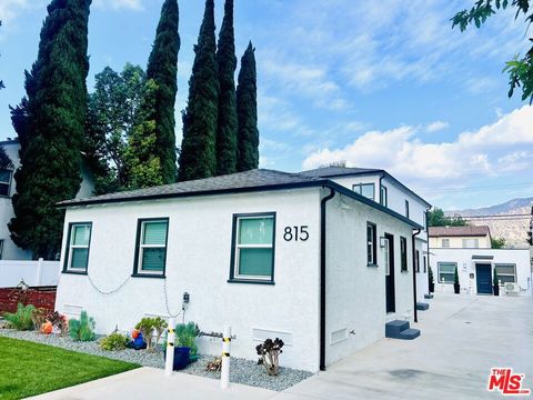 Photo of 815 W Glenoaks Boulevard #D, Glendale, CA 91202 (MLS # 26694613)
