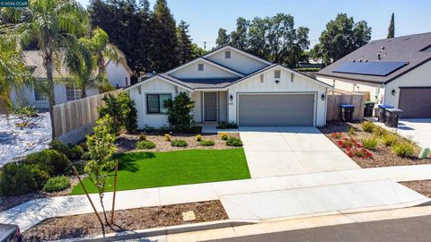 Photo of 2245 E Oak Ave, Visalia, CA 93292 (MLS # 41133119)