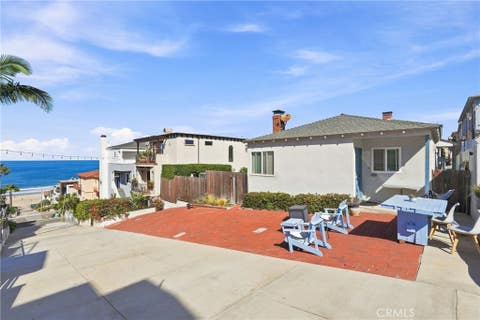 Photo of 229 31st Street, Manhattan Beach, CA 90266 (MLS # SB26183493)