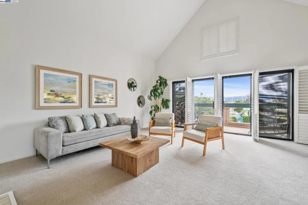 Alameda, California 94501, United States, 2 Bedrooms Bedrooms, ,2 BathroomsBathrooms,Residential,Active,194791