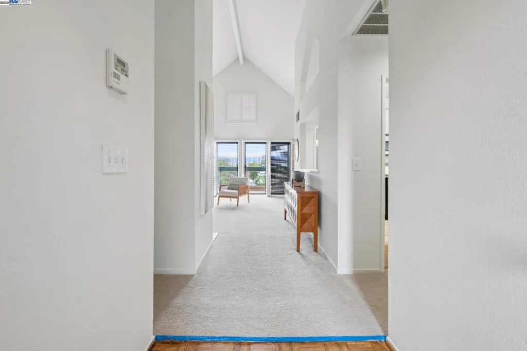 Alameda, California 94501, United States, 2 Bedrooms Bedrooms, ,2 BathroomsBathrooms,Residential,Active,194791