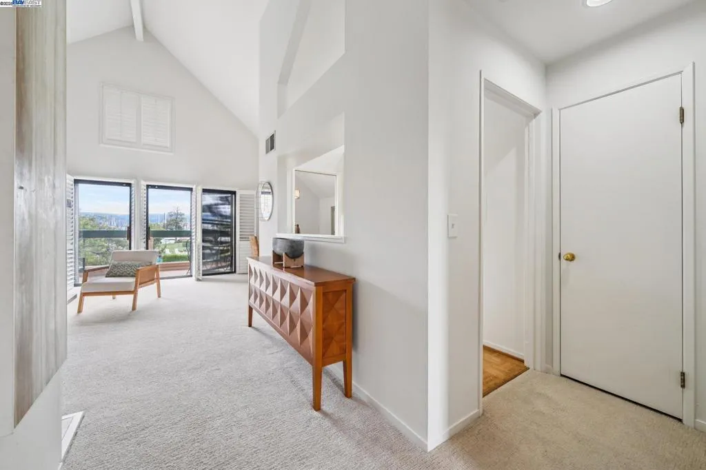 Alameda, California 94501, United States, 2 Bedrooms Bedrooms, ,2 BathroomsBathrooms,Residential,Active,194791