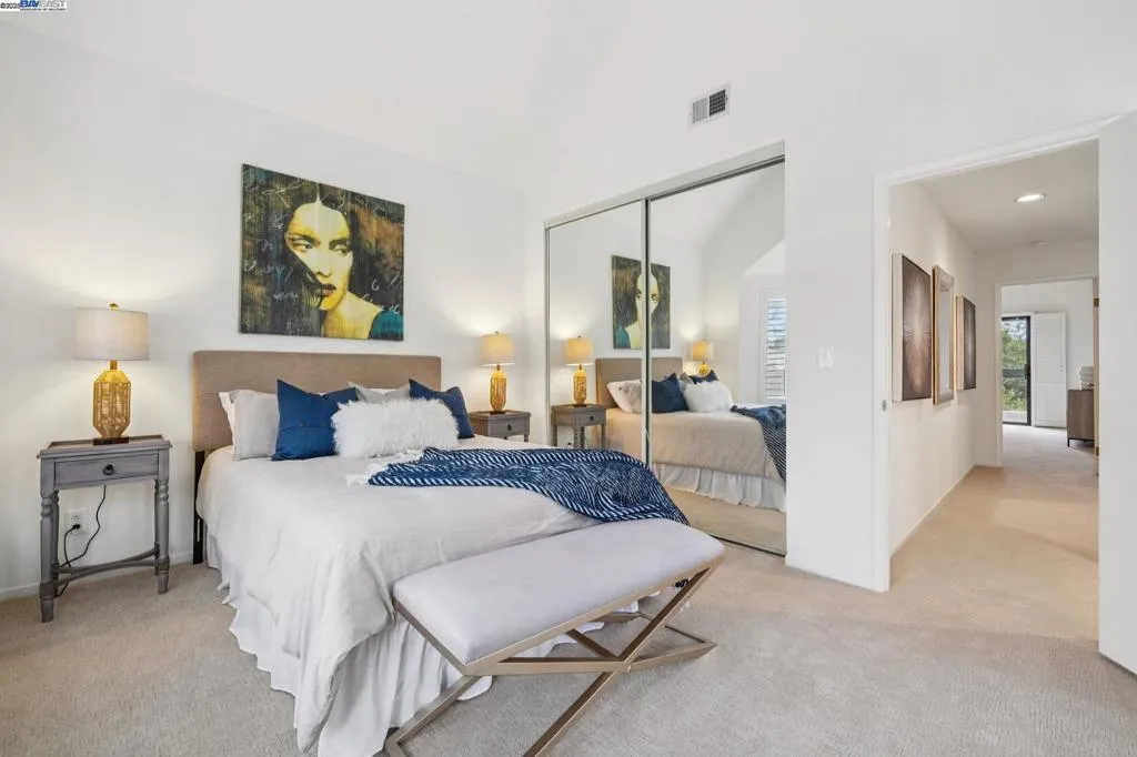 Alameda, California 94501, United States, 2 Bedrooms Bedrooms, ,2 BathroomsBathrooms,Residential,Active,194791