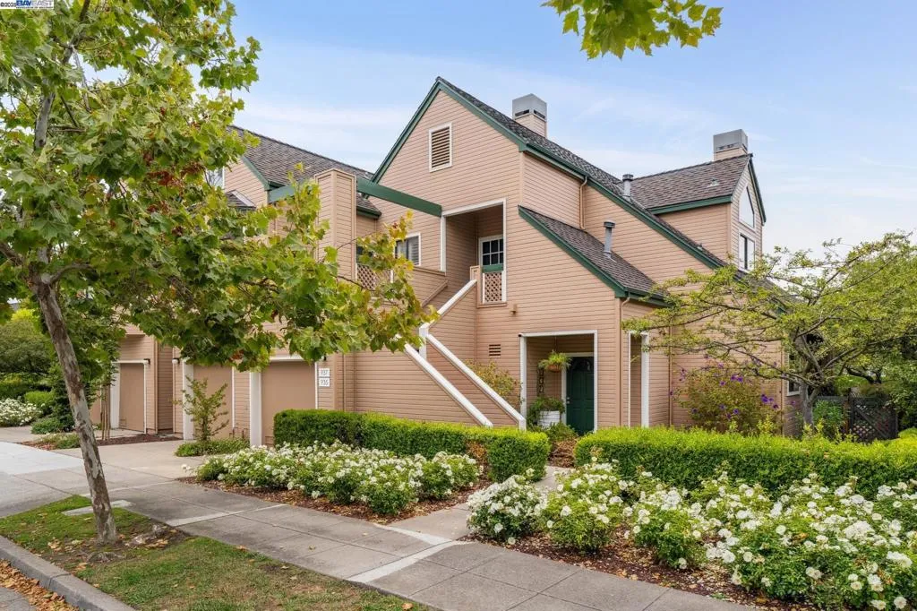 Alameda, California 94501, United States, 2 Bedrooms Bedrooms, ,2 BathroomsBathrooms,Residential,Active,194791