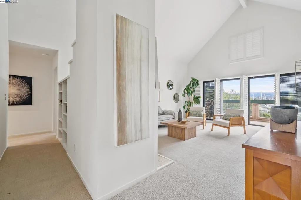 Alameda, California 94501, United States, 2 Bedrooms Bedrooms, ,2 BathroomsBathrooms,Residential,Active,194791