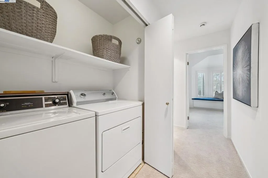 Alameda, California 94501, United States, 2 Bedrooms Bedrooms, ,2 BathroomsBathrooms,Residential,Active,194791