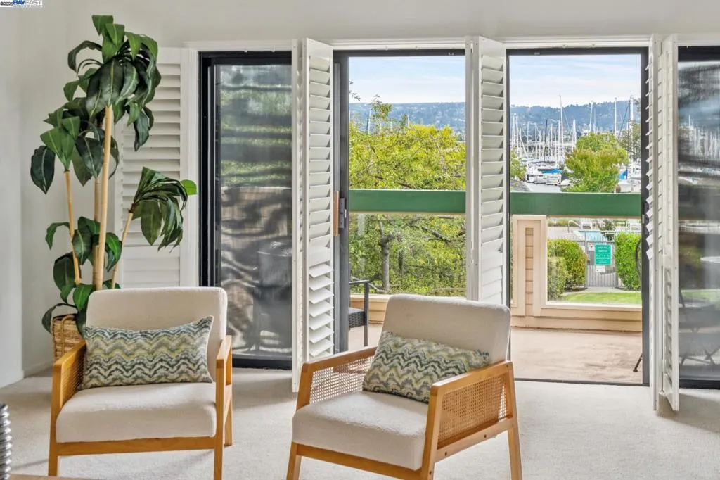 Alameda, California 94501, United States, 2 Bedrooms Bedrooms, ,2 BathroomsBathrooms,Residential,Active,194791