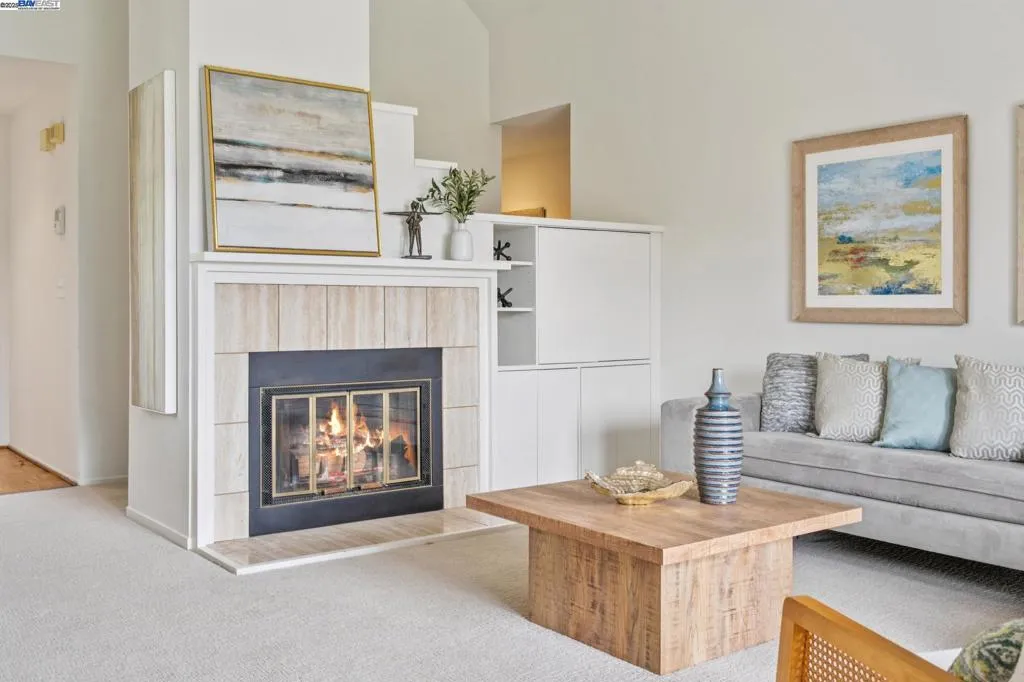 Alameda, California 94501, United States, 2 Bedrooms Bedrooms, ,2 BathroomsBathrooms,Residential,Active,194791