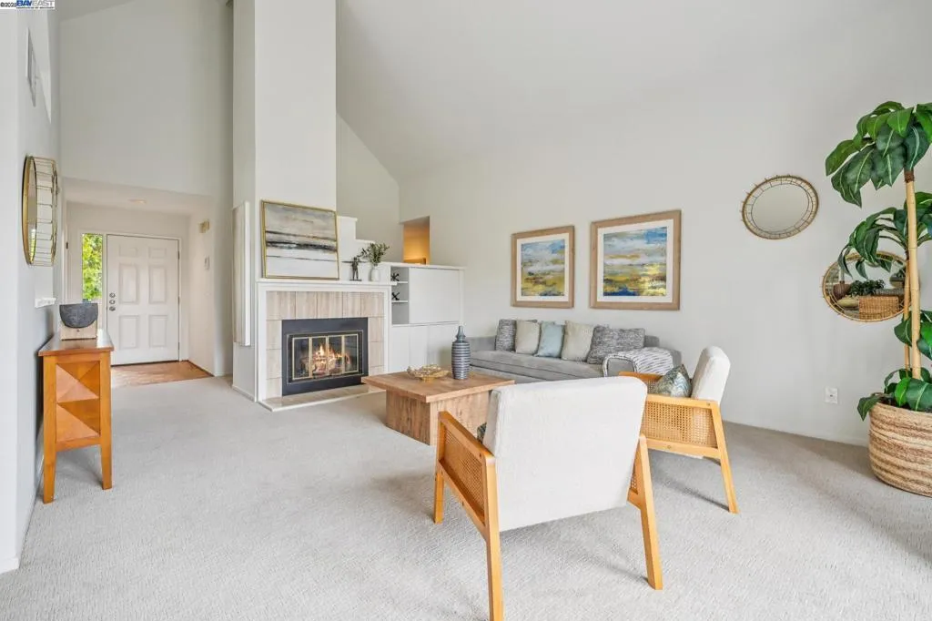 Alameda, California 94501, United States, 2 Bedrooms Bedrooms, ,2 BathroomsBathrooms,Residential,Active,194791