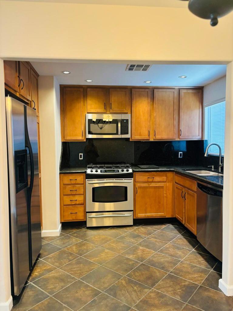 Vista Del Montana - Residential Lease