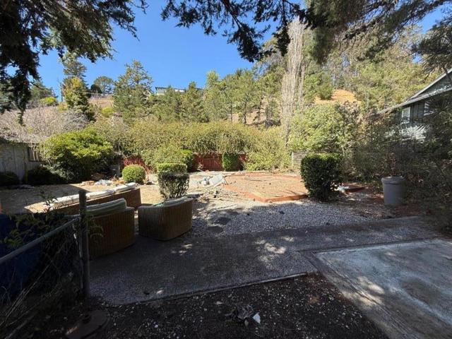 1352 Redwood Way