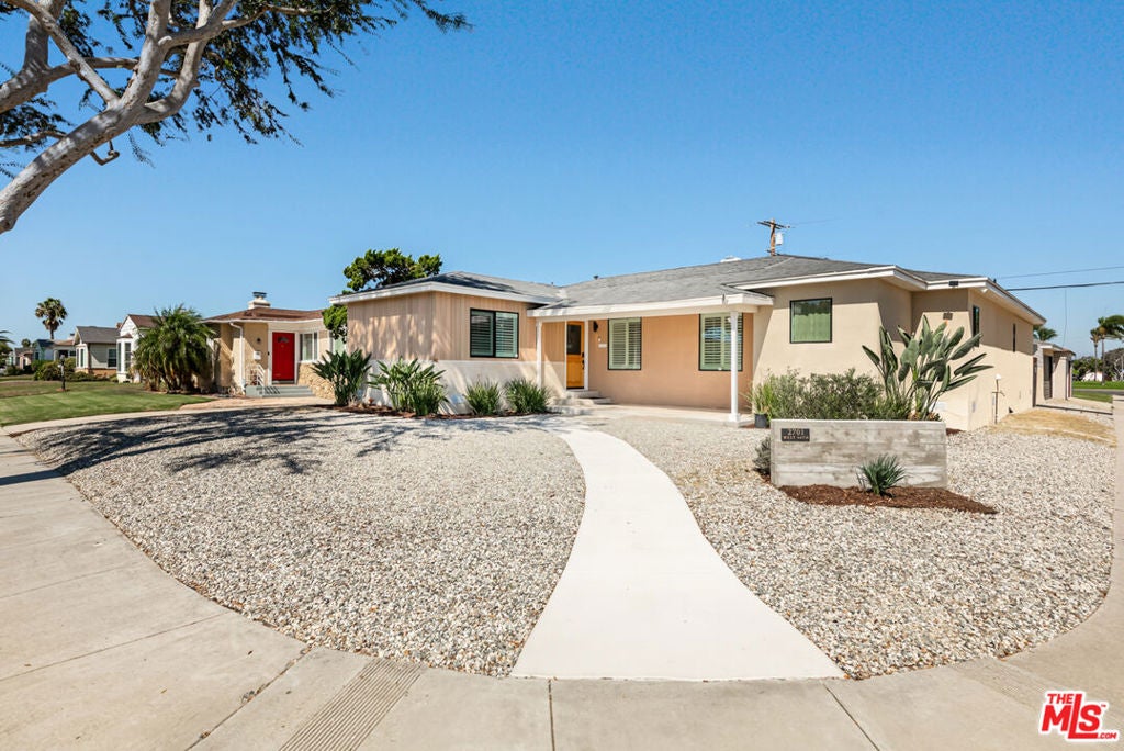 Photo of 2701 W 84th Street, Inglewood, CA 90305 (MLS # 26995105)