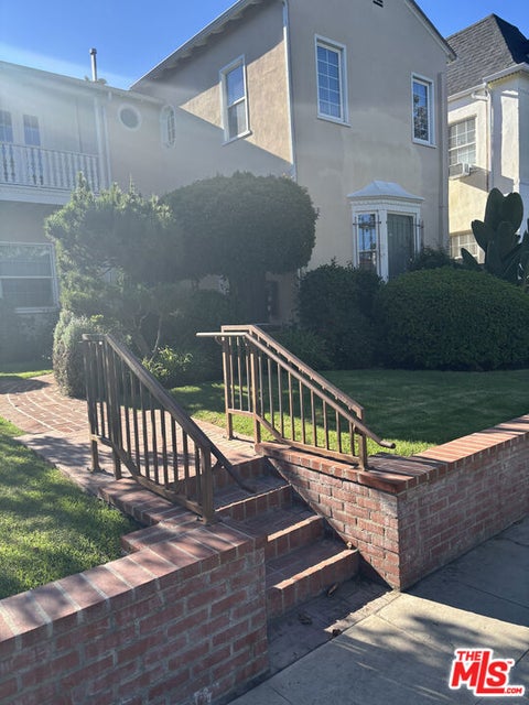 Photo of 205 S Doheny Drive, Beverly Hills, CA 90211 (MLS # 26986261)