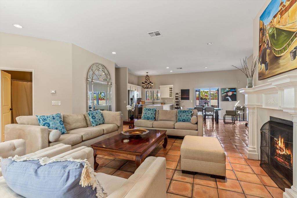 53525 Avenida Juarez