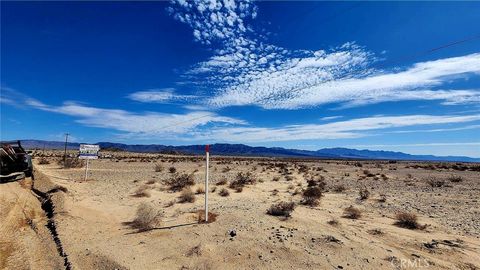 Photo of 4301 Nevada Trail, 29 Palms, CA 92277 (MLS # DW26095040)