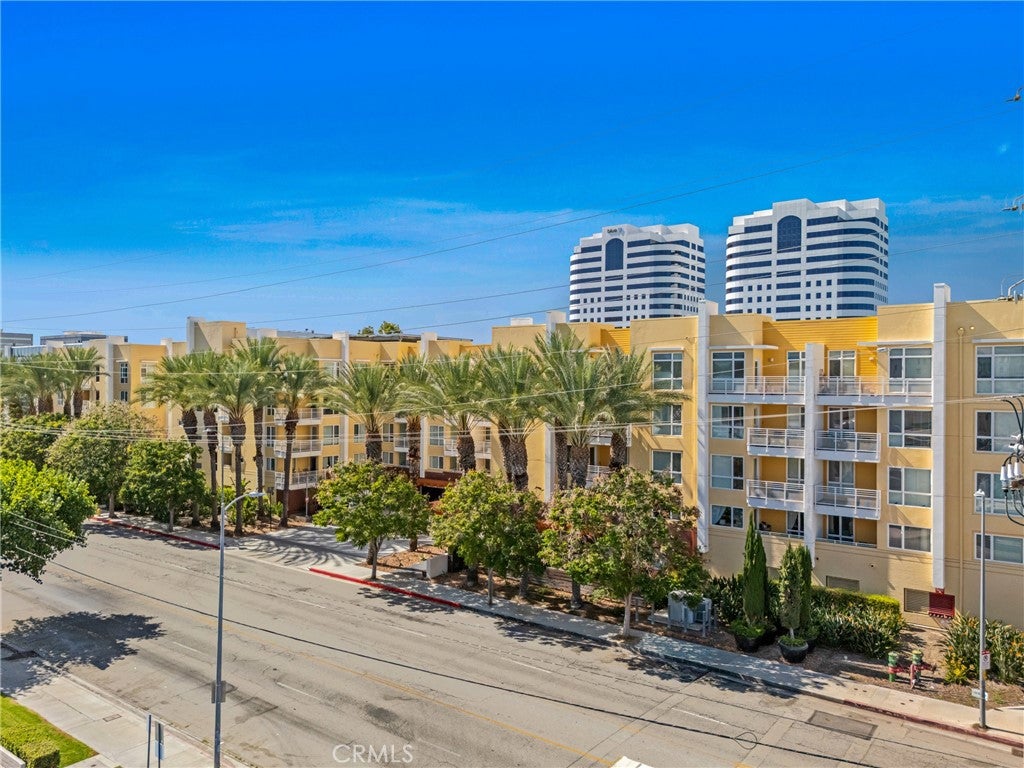 21301 Erwin Street 511, Woodland Hills CA 91367