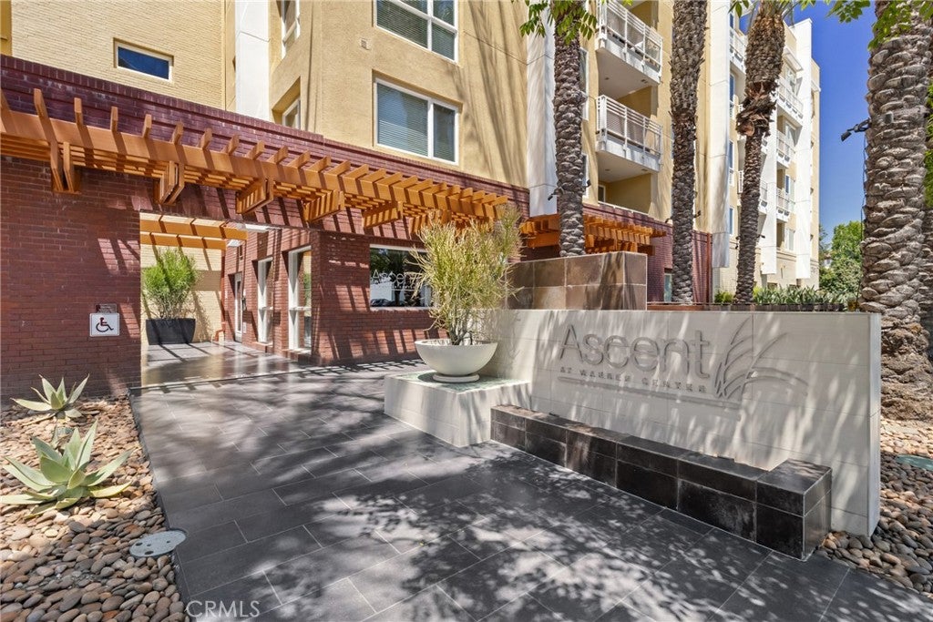 21301 Erwin Street