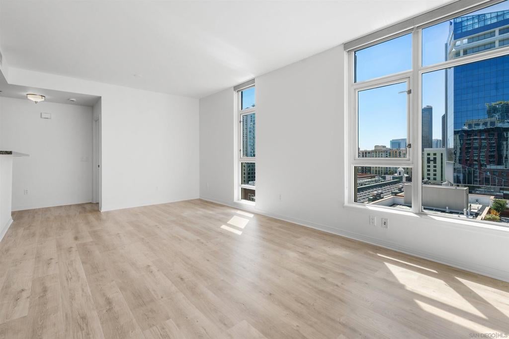 427 9th Ave. 806