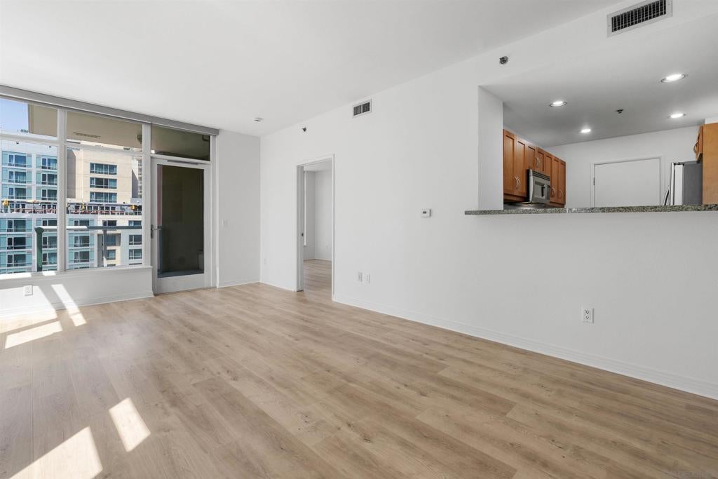 427 9th Ave. 806