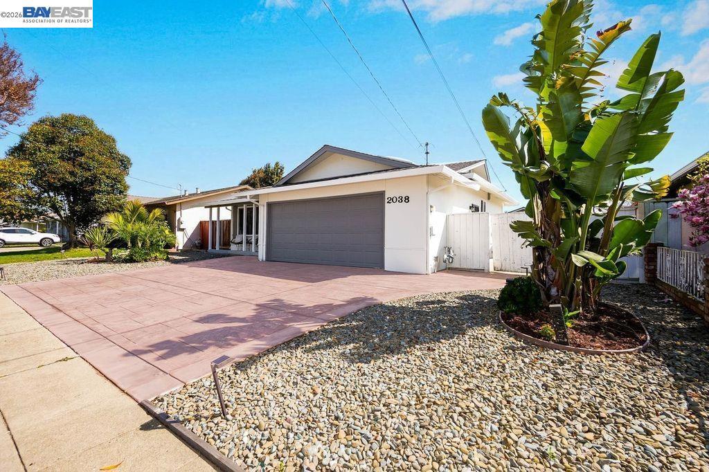 2038 2038 Hartnell St