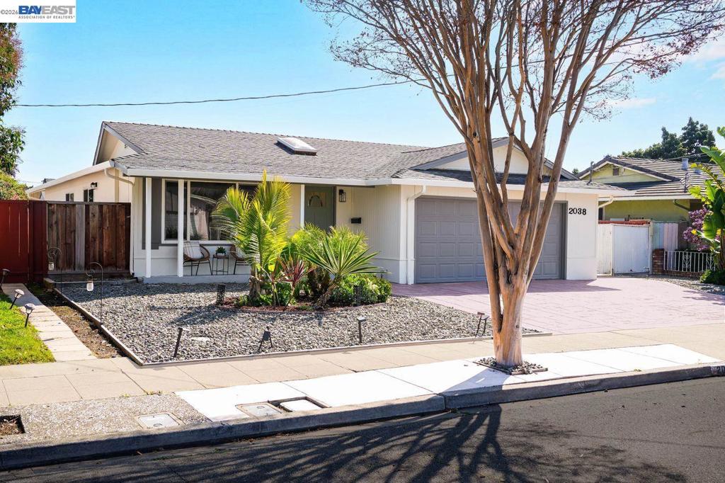 2038 2038 Hartnell St