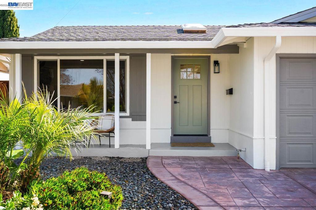 2038 2038 Hartnell St