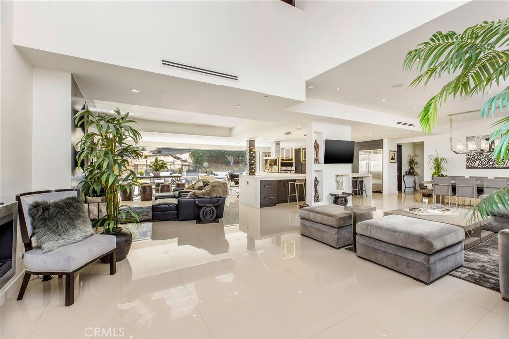 207 SADDLEBOW Road