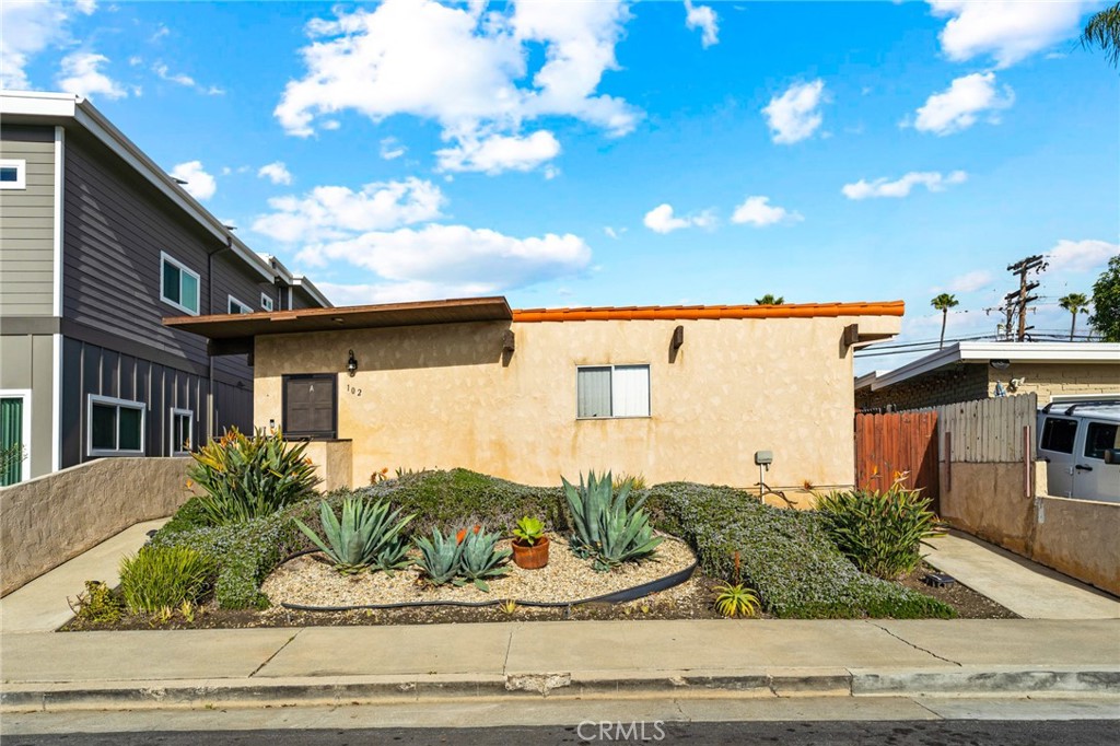 102 Avenida Pelayo B