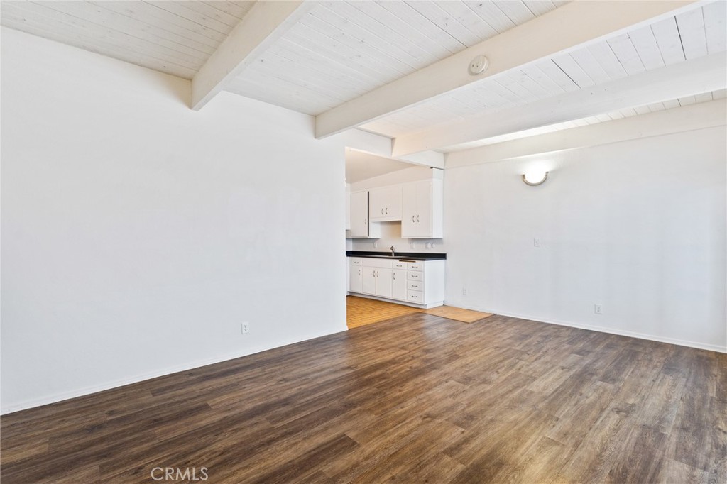 102 Avenida Pelayo B