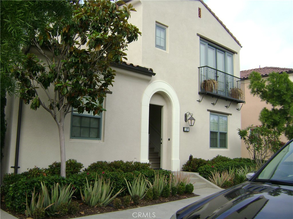 Beautiful three-bedroom, 3.5 baths home. All three bedrooms are suite. One of the bedroom-suite downstairs. Previously builder's model home. Dinning area, kitchen with granite counter. Bosch appliances. Upsatirs loft/tech space. Energy efficient tankless water heater. Refrigerator is included in rental. Convenient to shopping, highway 5 and highway 133.