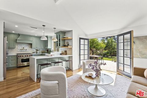 Photo of 744 New York Drive, Altadena, CA 91001 (MLS # 26657253)