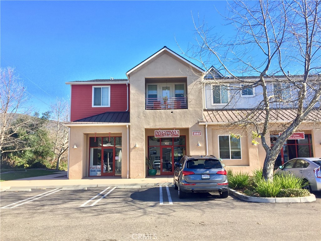 Turn-key salon space in a very desirable size! 3-4 station layout with two shampoo bowls. Located in a convenient location in Broad Street Village, on mid-Broad Street. $2,350/Month, Modified Gross