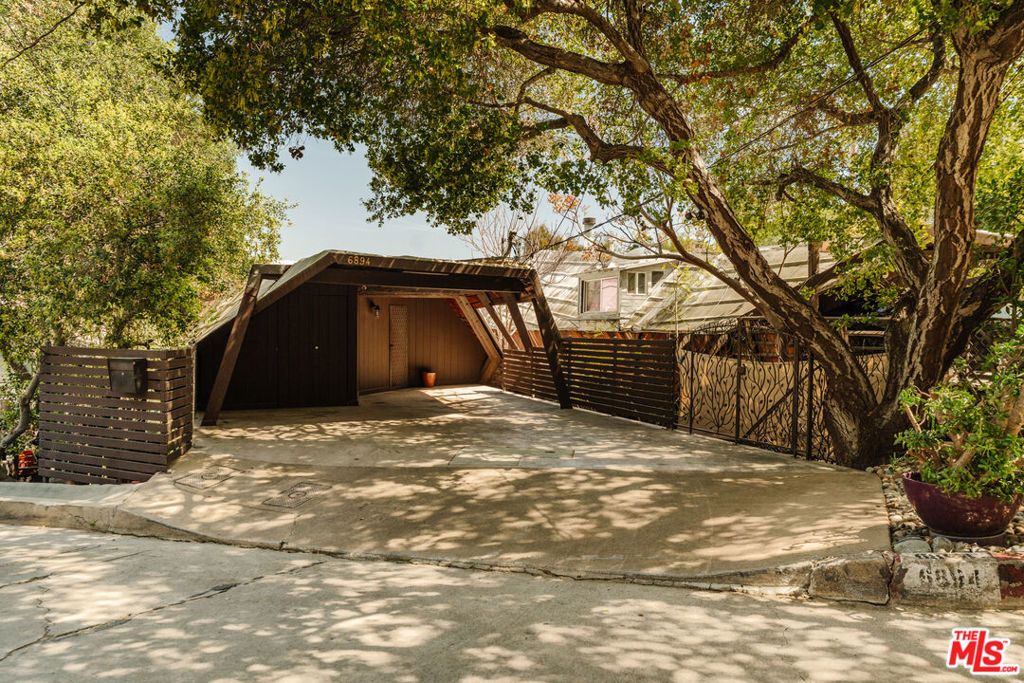 Photo of 6894 Pacific View Drive, Los Angeles, CA 90068 (MLS # 25516215)