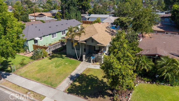327 W Lemon Avenue