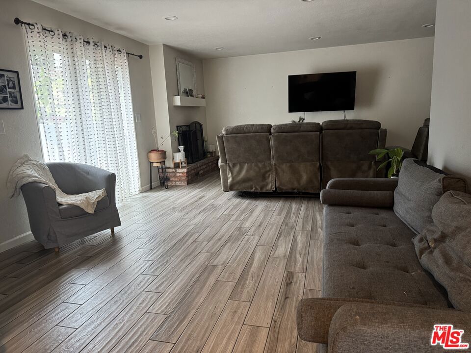 1570 S Santa Fe Avenue