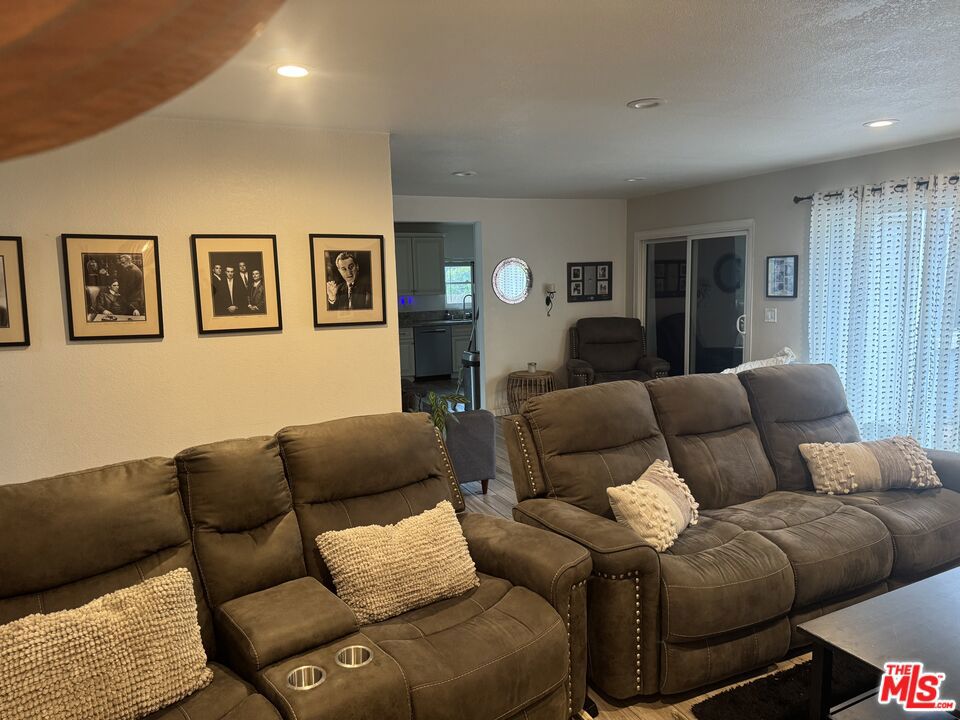 1570 S Santa Fe Avenue