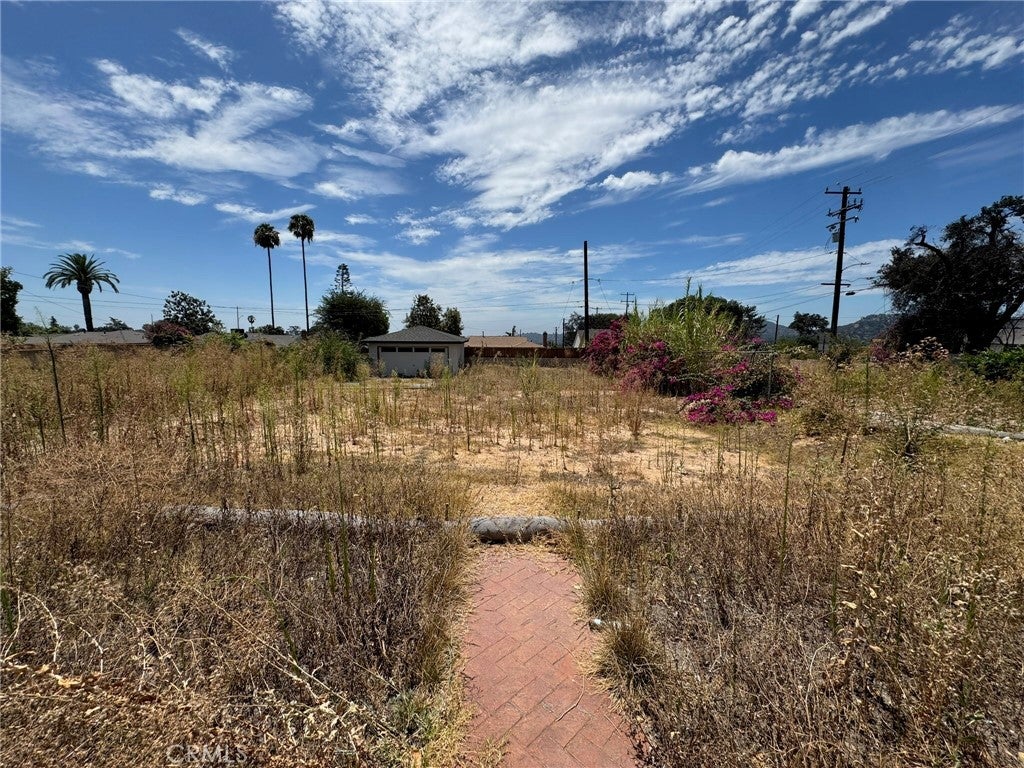 16 E Altadena Drive