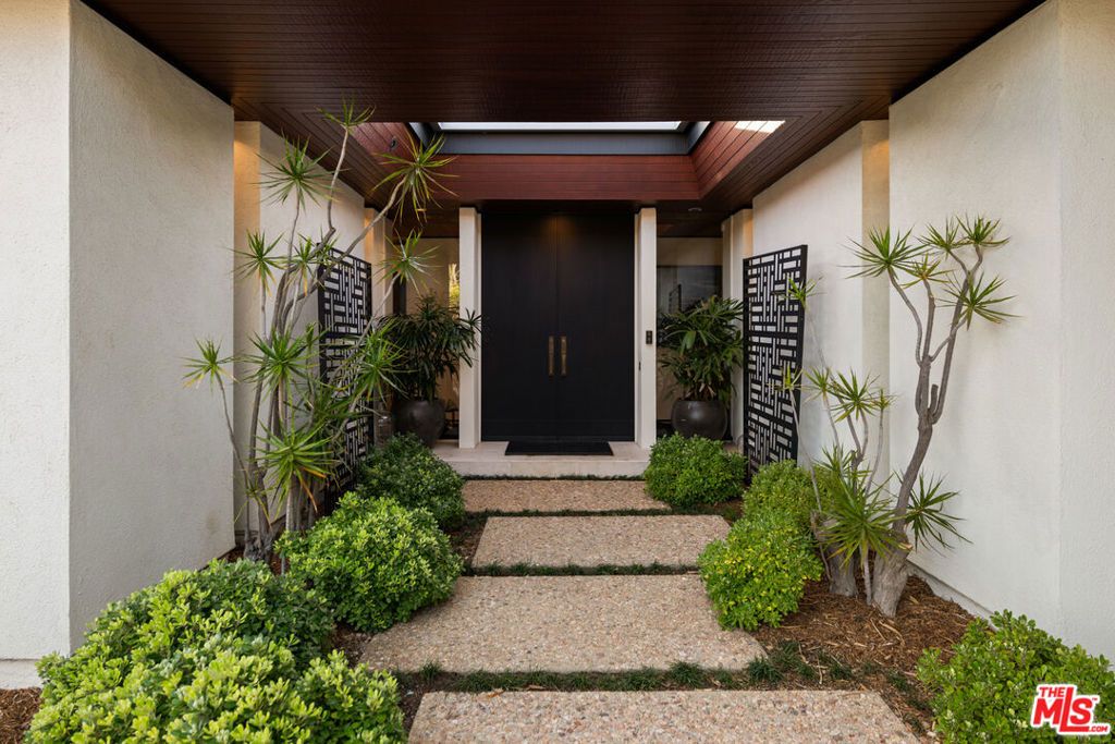 Photo of 10865 Savona Road, Los Angeles, CA 90077 (MLS # 25631599)