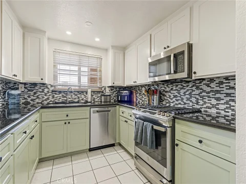 2001 E 21st St Unit 327, Signal Hill, CA 90755 - MLS#: PV26145988