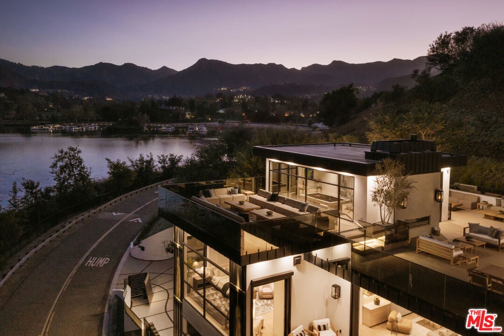 93 Lake Sherwood Drive