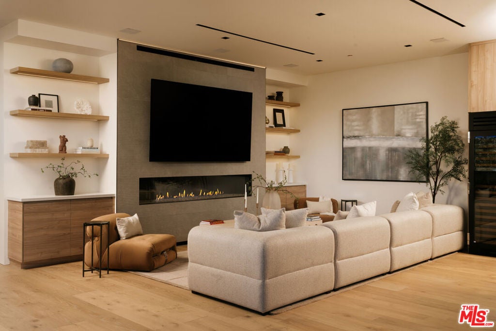 93 Lake Sherwood Drive