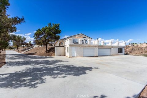 Photo of 8384 Highland Court, Oak Hills, CA 92344 (MLS # HD25218030) Photo of 8384 Highland Court, Oak Hills, CA 92344 (MLS # HD25218030)