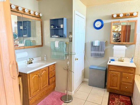 Tiny photo for 133 Meadowlark Way WAY, Hercules, CA 94547 (MLS # 41142268)