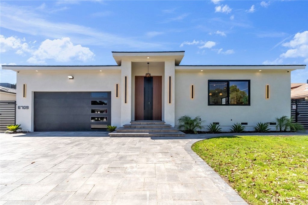 6709 Goodland Avenue, North Hollywood CA 91606