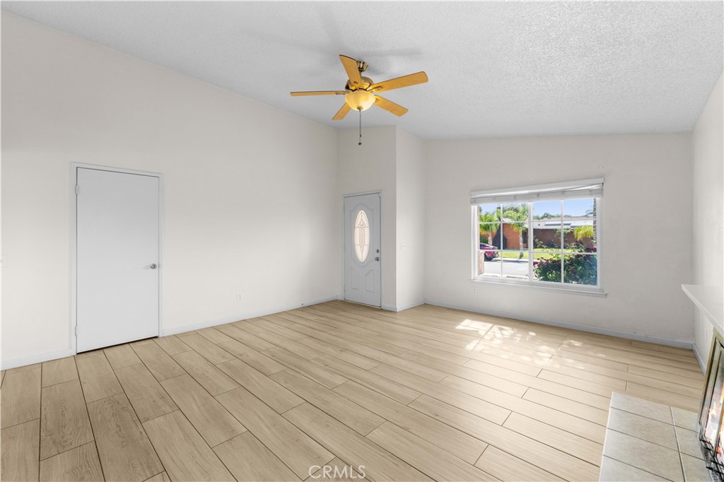 13270 Larkhaven