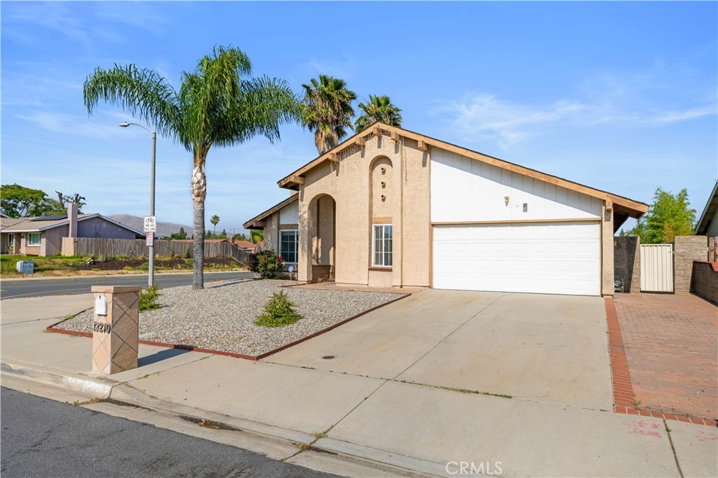 13270 Larkhaven