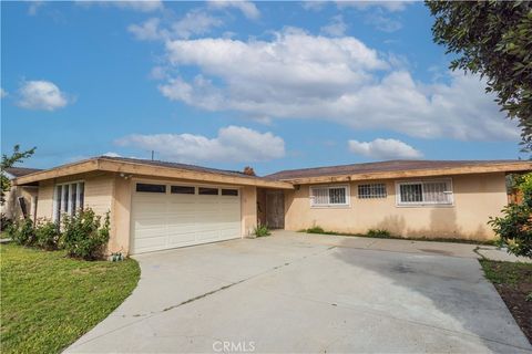 Photo of 16643 Tuba St, Northridge, CA 91343 (MLS # SR26035778)