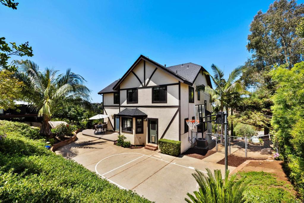 2746 Foothill Drive
