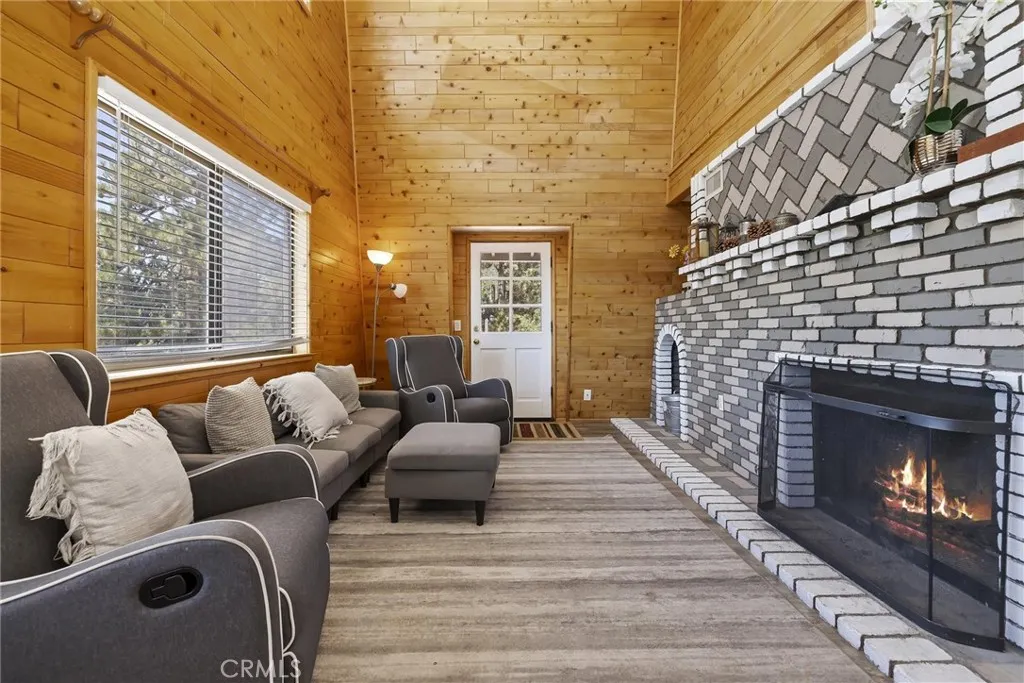 Fawnskin, California 92333, United States, 5 Bedrooms Bedrooms, ,4 BathroomsBathrooms,Residential,Active,153758